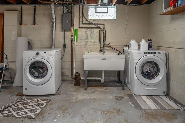 207 Douglass AVENUE, Waukesha, WI 53186