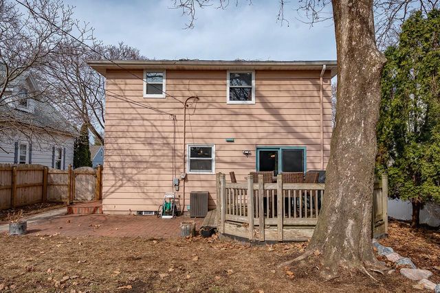 207 Douglass AVENUE, Waukesha, WI 53186