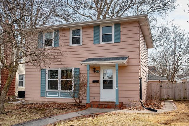 207 Douglass AVENUE, Waukesha, WI 53186