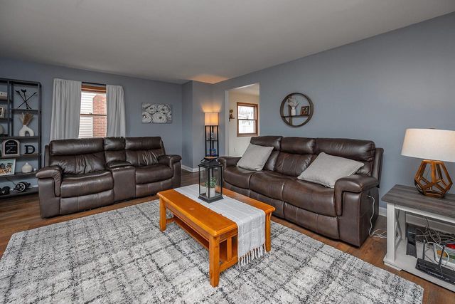 207 Douglass AVENUE, Waukesha, WI 53186