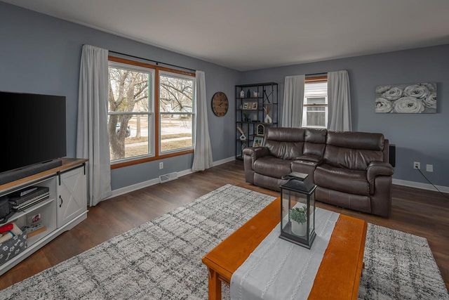 207 Douglass AVENUE, Waukesha, WI 53186