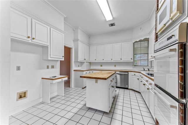 513 Orchard Drive, Lake Charles, LA 70605