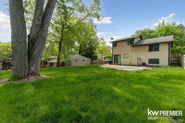 4022 Hazelett Drive, Waterford, MI 48328