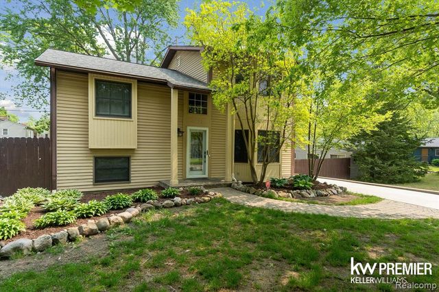 4022 Hazelett Drive, Waterford, MI 48328