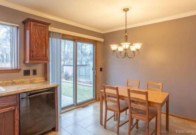 4022 Hazelett Drive, Waterford, MI 48328