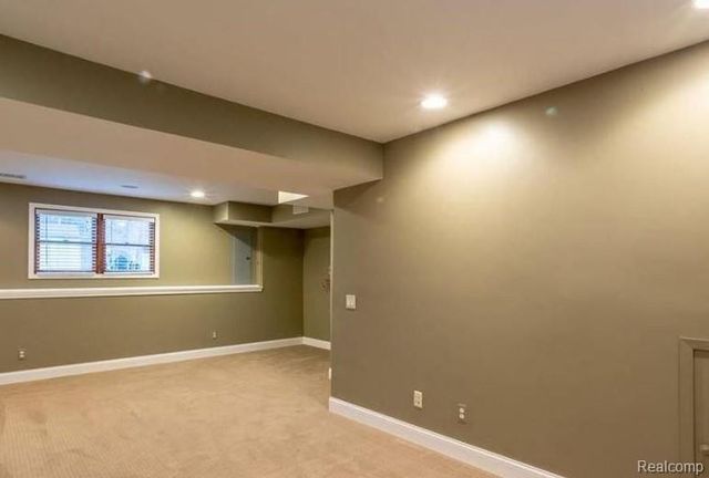 4022 Hazelett Drive, Waterford, MI 48328