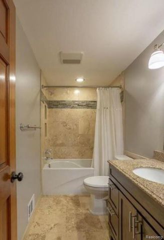 4022 Hazelett Drive, Waterford, MI 48328