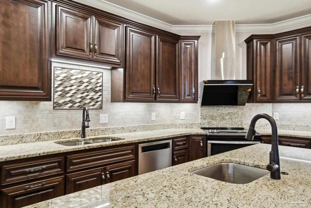 5477 Madelines Way, Pace, FL 32571