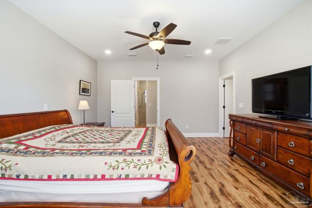 5477 Madelines Way, Pace, FL 32571