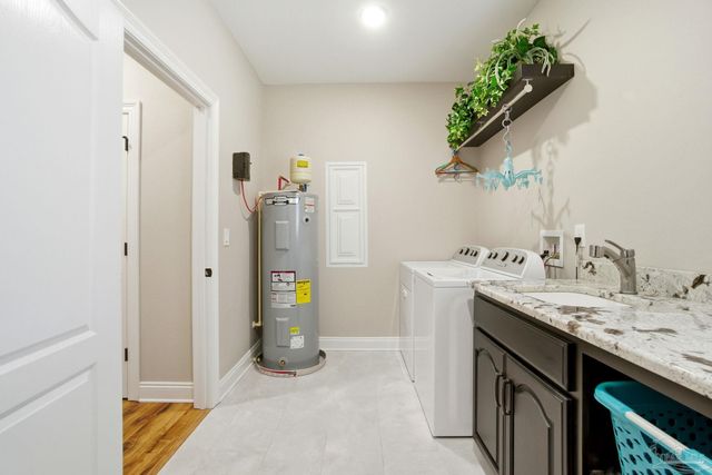 5477 Madelines Way, Pace, FL 32571