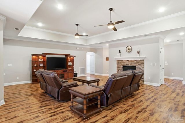 5477 Madelines Way, Pace, FL 32571