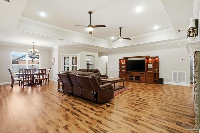 5477 Madelines Way, Pace, FL 32571