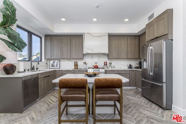 137 N Doheny Drive 4, West Hollywood, CA 90048