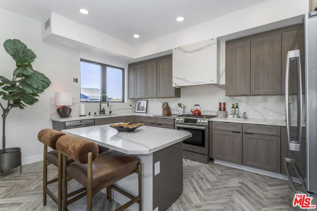 137 N Doheny Drive 4, West Hollywood, CA 90048