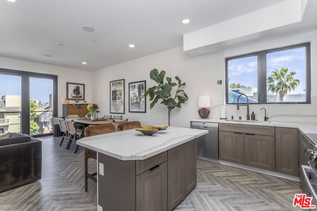 137 N Doheny Drive 4, West Hollywood, CA 90048