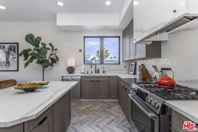 137 N Doheny Drive 4, West Hollywood, CA 90048