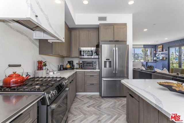 137 N Doheny Drive 4, West Hollywood, CA 90048