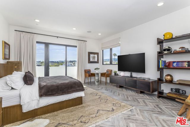 137 N Doheny Drive 4, West Hollywood, CA 90048