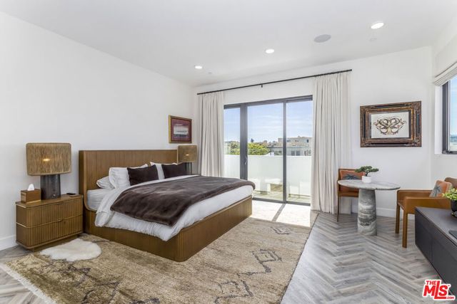 137 N Doheny Drive 4, West Hollywood, CA 90048