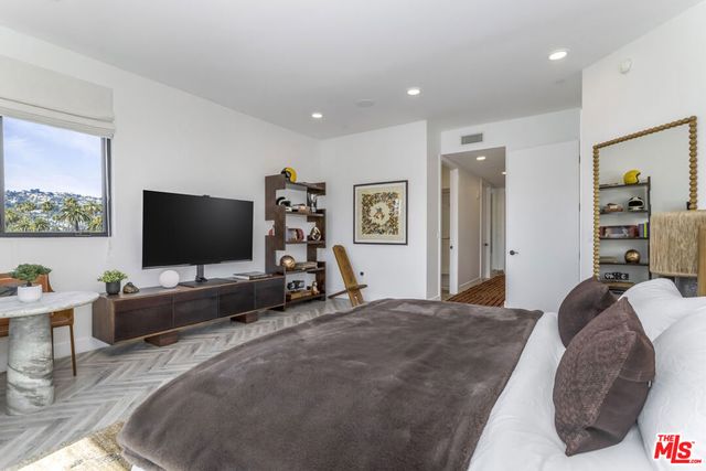 137 N Doheny Drive 4, West Hollywood, CA 90048