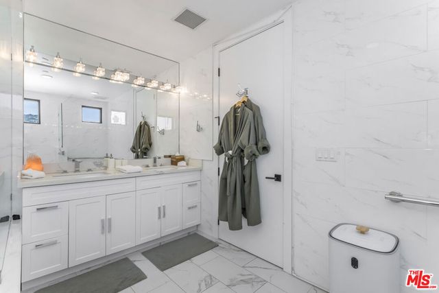 137 N Doheny Drive 4, West Hollywood, CA 90048