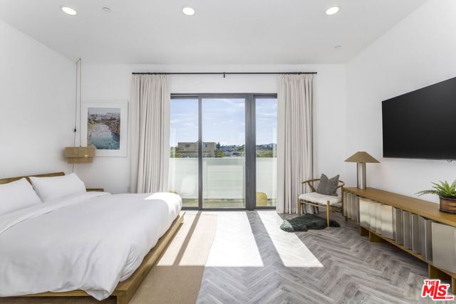 137 N Doheny Drive 4, West Hollywood, CA 90048