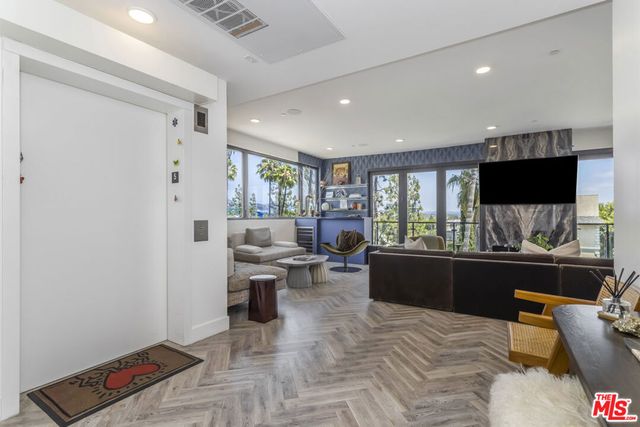 137 N Doheny Drive 4, West Hollywood, CA 90048