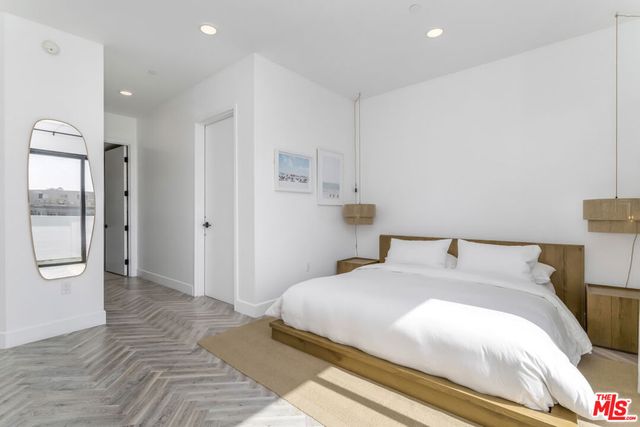 137 N Doheny Drive 4, West Hollywood, CA 90048