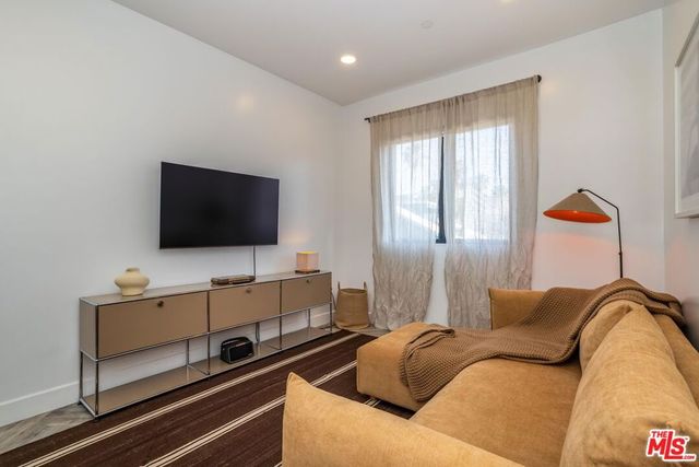137 N Doheny Drive 4, West Hollywood, CA 90048