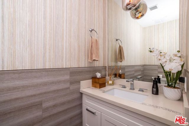 137 N Doheny Drive 4, West Hollywood, CA 90048
