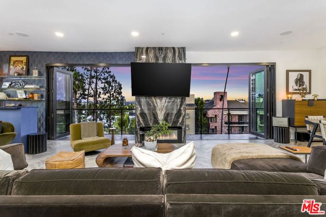 137 N Doheny Drive 4, West Hollywood, CA 90048