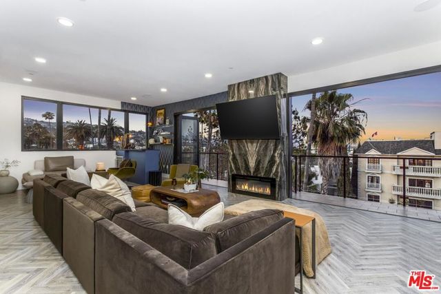 137 N Doheny Drive 4, West Hollywood, CA 90048