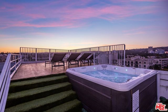 137 N Doheny Drive 4, West Hollywood, CA 90048