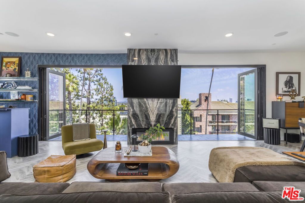 137 N Doheny Drive 4, West Hollywood, CA 90048