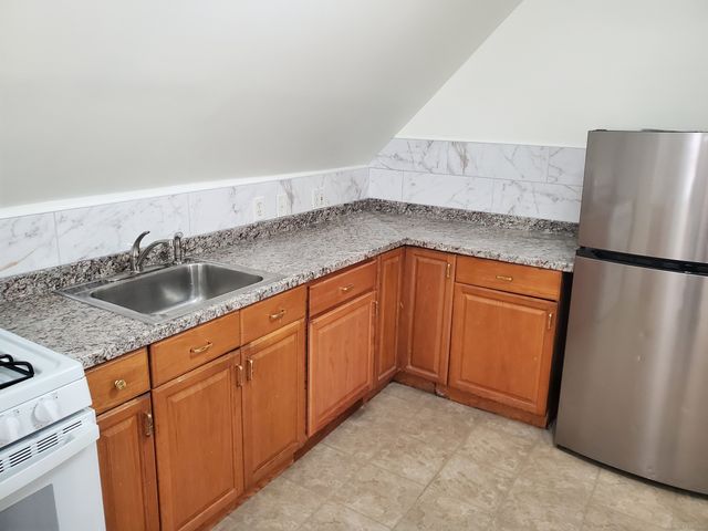 319 Maplewood Avenue, Bridgeport, CT 06605