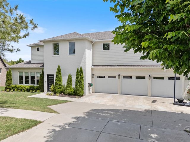 1584 S Springlake Drive, Fayetteville, AR 72701