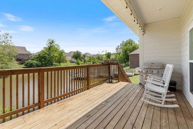 1584 S Springlake Drive, Fayetteville, AR 72701