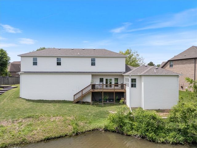 1584 S Springlake Drive, Fayetteville, AR 72701