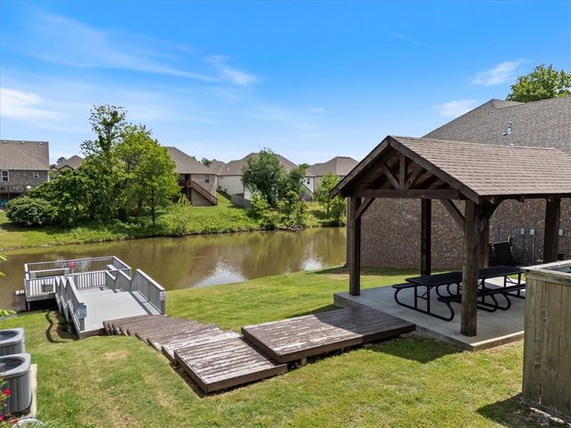 1584 S Springlake Drive, Fayetteville, AR 72701