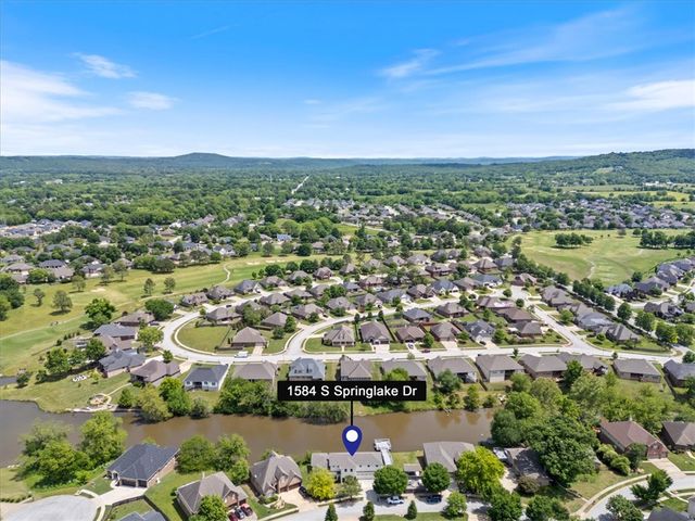 1584 S Springlake Drive, Fayetteville, AR 72701