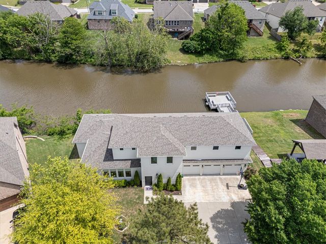 1584 S Springlake Drive, Fayetteville, AR 72701