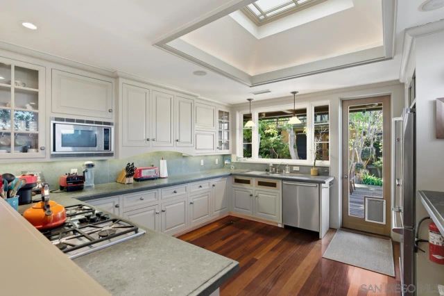 4511 Santa Cruz Avenue, San Diego, CA 92107