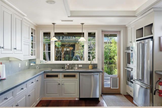 4511 Santa Cruz Avenue, San Diego, CA 92107