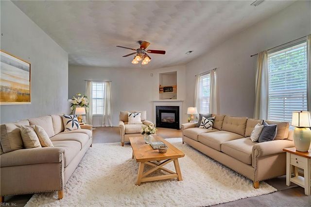 5005 Middlecoff LN, Suffolk, VA 23434