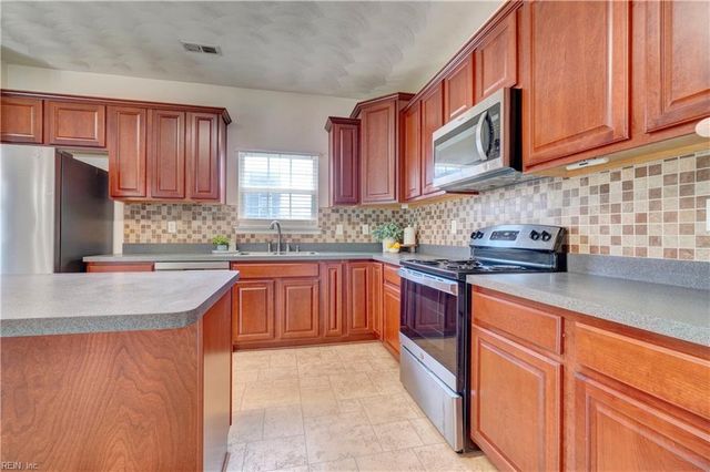 5005 Middlecoff LN, Suffolk, VA 23434