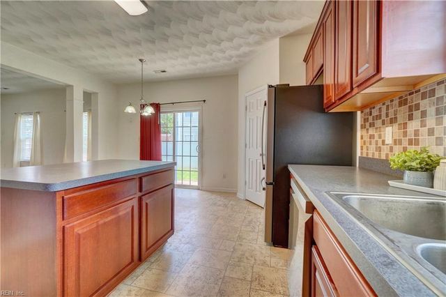 5005 Middlecoff LN, Suffolk, VA 23434