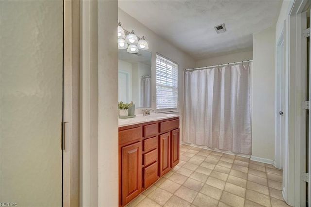 5005 Middlecoff LN, Suffolk, VA 23434