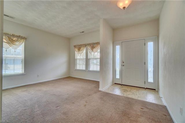 5005 Middlecoff LN, Suffolk, VA 23434