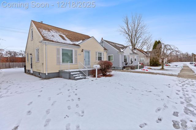 27550 Garfield Street, Roseville, MI 48066