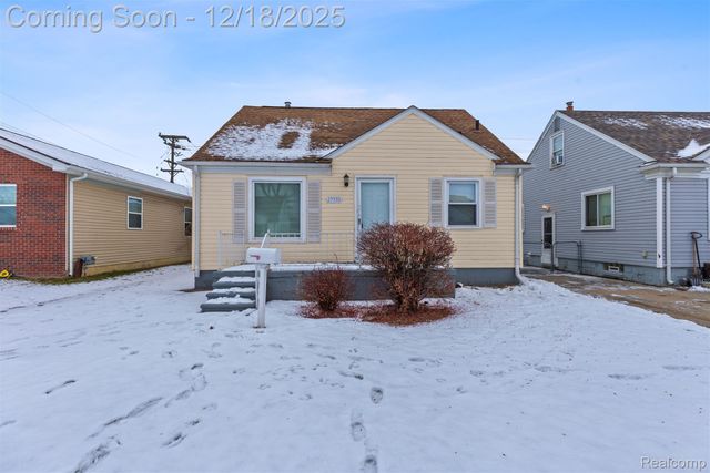 27550 Garfield Street, Roseville, MI 48066